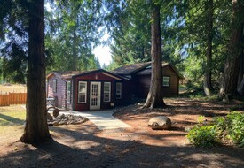 Recently renovated, fully furnished, 1 bedroom, private and quiet stand alone cottage. Own yard and parking area. 30min to Duncan (CDH) or Victoria (VGH). 5min from Mill Bay Centre.