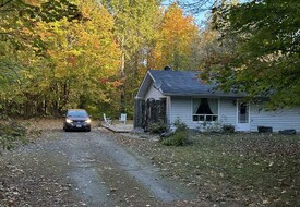 Country homeshare 10 minutes from hospital and downtown!