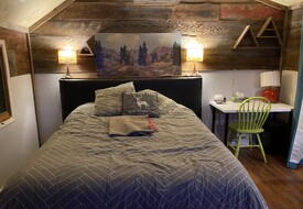 Cozy Cabin short walk to the St Catharines hospital!