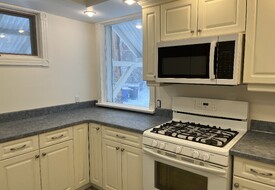 Saskatoon, charming character home, walk to university/river