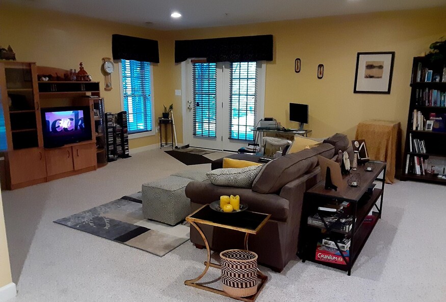 Furnished Private basement apartment in a secluded, quiet neighborhood