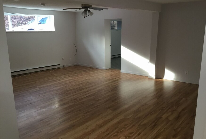 Unfurnished Clear Lake Bluejay Apartments near NOSM UniversityNorthern Ontario School of