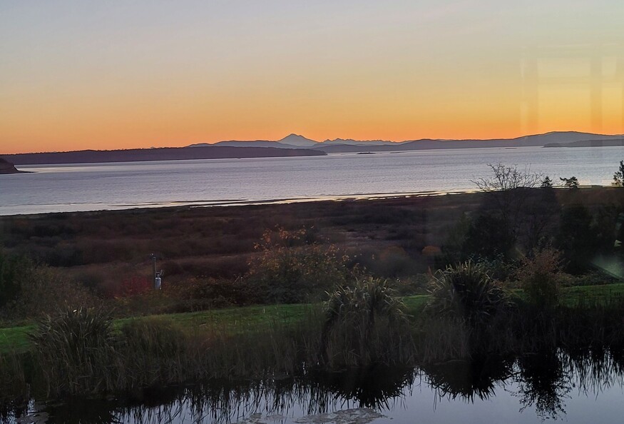 Furnished Victoria BC furnished Saanich Penninsula/guest house near