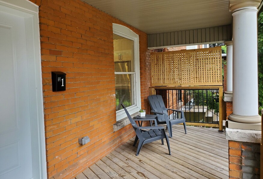 Unfurnished RecentlyRenovated 2 Bedroom Apartment for Rent near