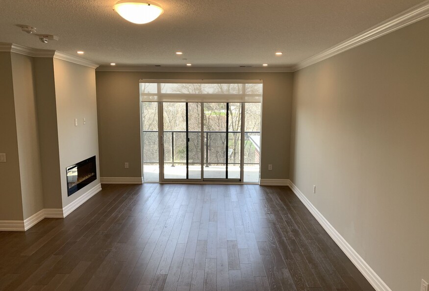 Unfurnished Shared Condo in North London (1 bedroom for rent) near