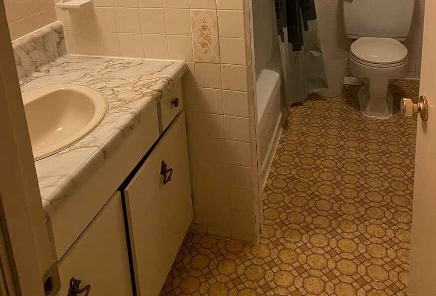 Unfurnished One bedroom basement apartment close to Queen's/KGH/HDH near Queen's University