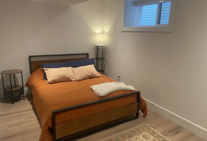 Unfurnished Bright, Beautiful 1 Bed 1 Bath Apartment near University of