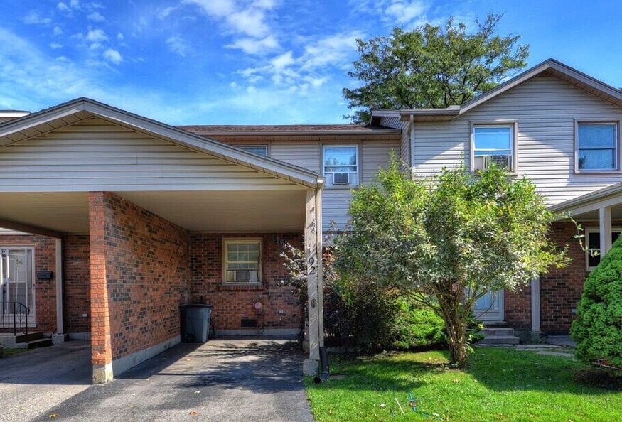 Unfurnished London ON 3 bedroom renovated townhouse near Victoria Hospital near Western