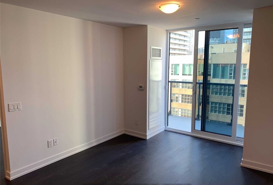 Unfurnished Luxury 1+1 Condo at Yonge and Eglinton (close to Sunnybrook