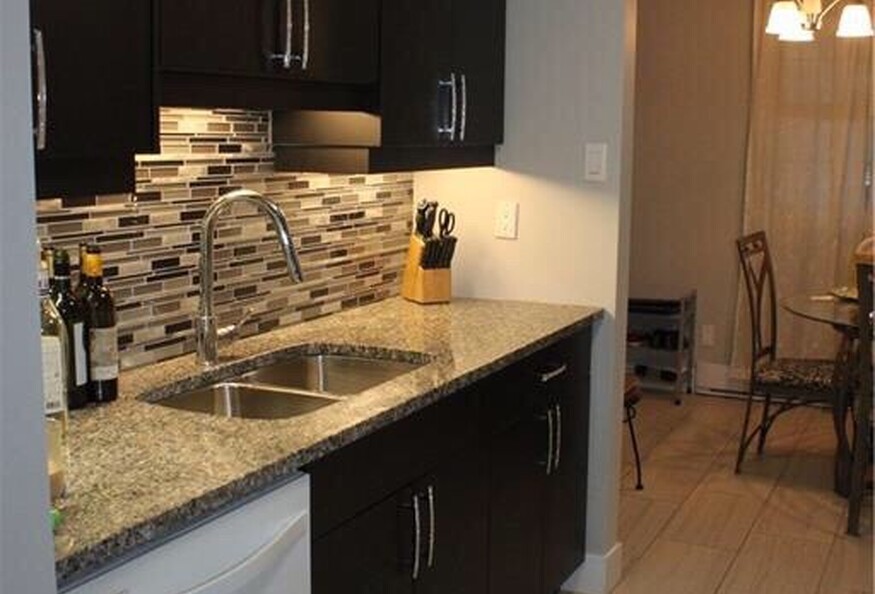 Unfurnished London ON 3 bedroom renovated townhouse near Victoria Hospital near Western