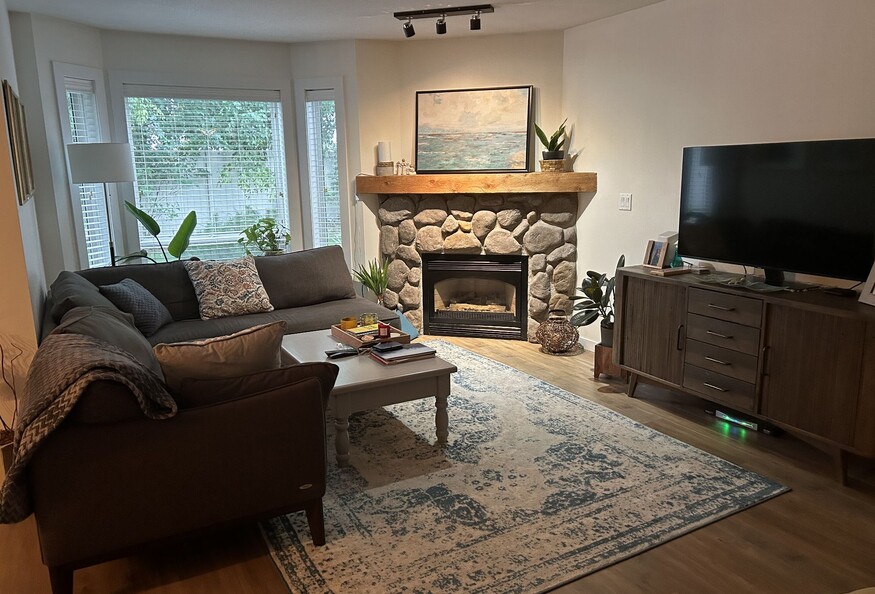 Furnished Cozy and Modern Short term Rental near University of British