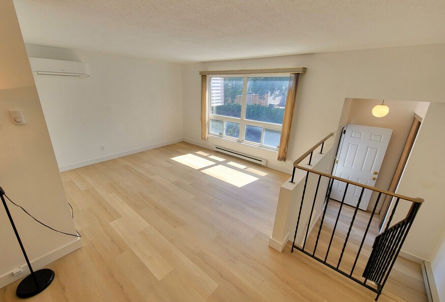 Unfurnished Ottawa 3 Bedroom Townhome near uOttawa Faculty of Medicine